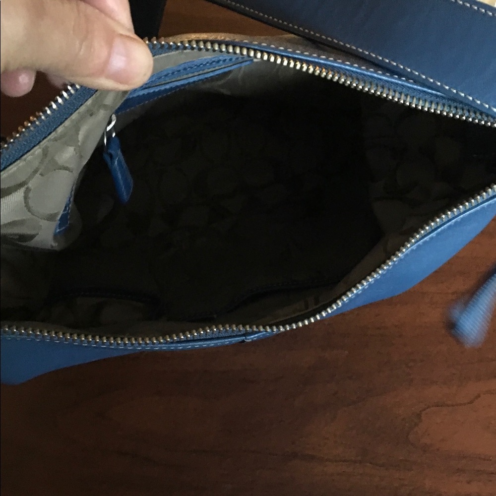 Coach Medium Blue Leather Shoulder Bag - Picture 4 of 8